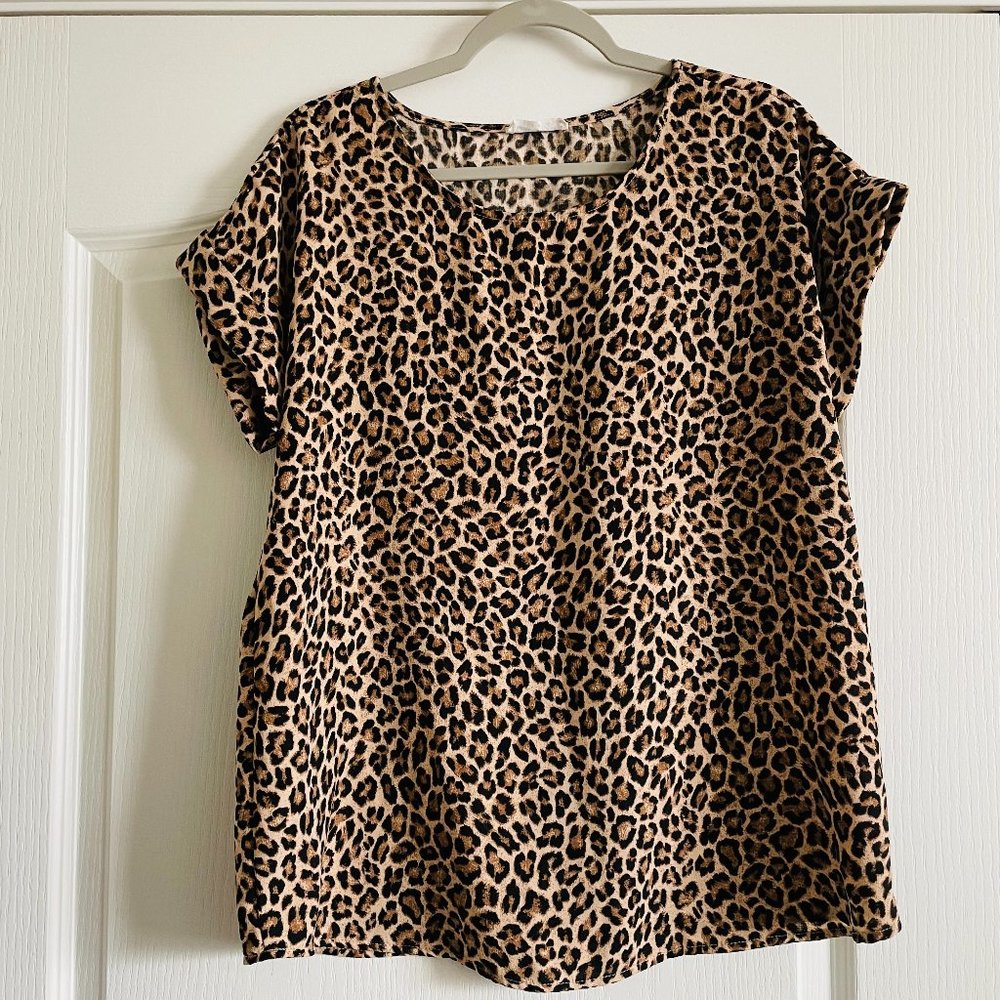 First Love by Lovely Cheetah Print Short Sleeve Tshirt Size M